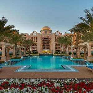 Amazing Beachfront Apartments Near Atlantis Waterpark By Simply Comfort Апартаменты